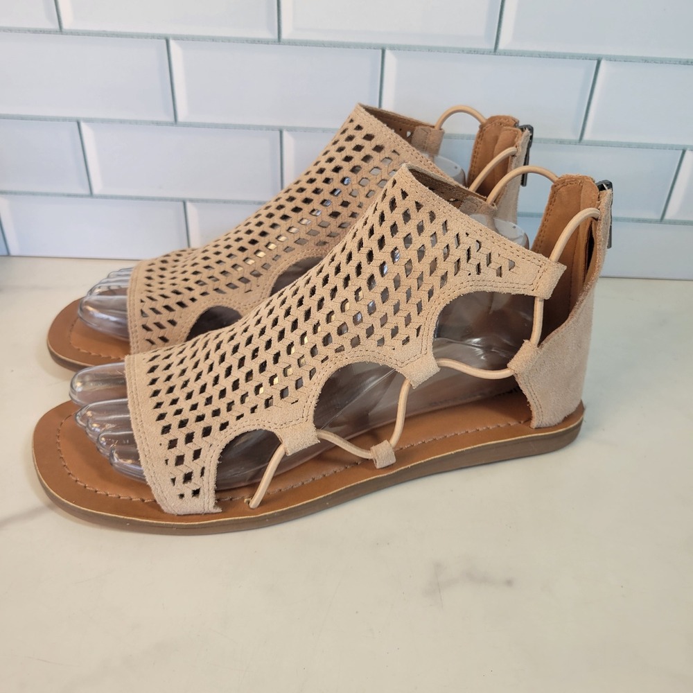 Lucky Brand Womens Tan Suede Laser Cut Gladiator Flat Sandals Size 7.5 Bartega